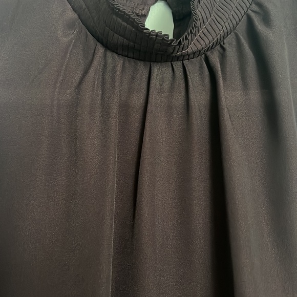 Women’s high neck sleeveless blouse from Le Chateau - Picture 2 of 8